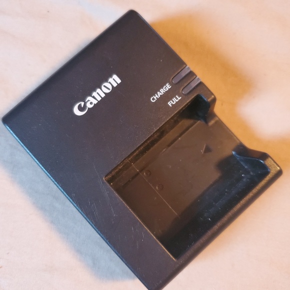 Canon Rebel T3 - Picture 4 of 5